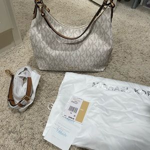 Michael Kors Isabella Shoulder Bag in LIKE NEW Condition. Long strap NEW